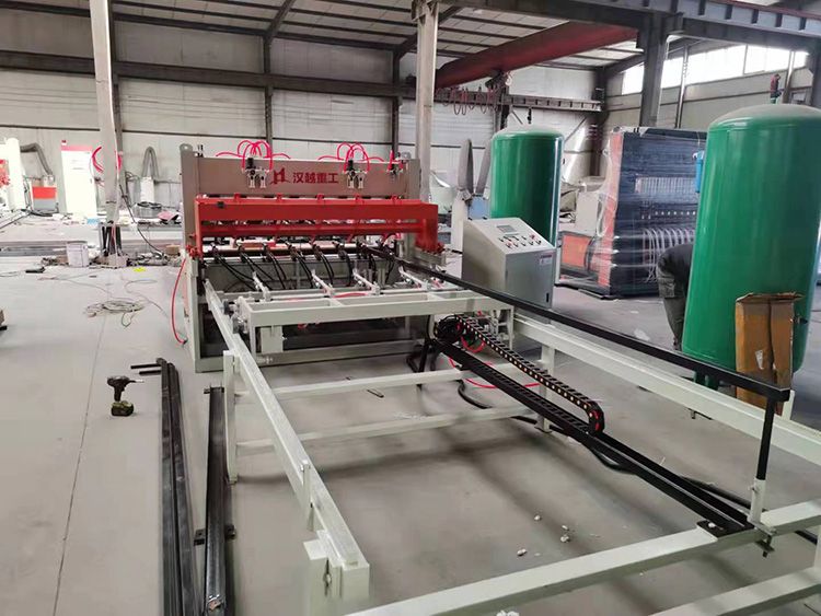 HYWH-2000 mesh welding line in the factory